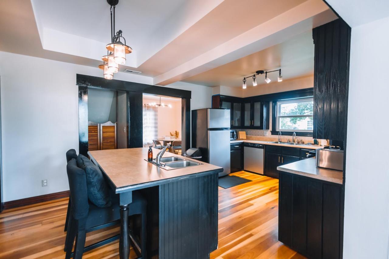 Downtown Escape Great For Large Families & Groups Villa Sugarcreek Exteriör bild
