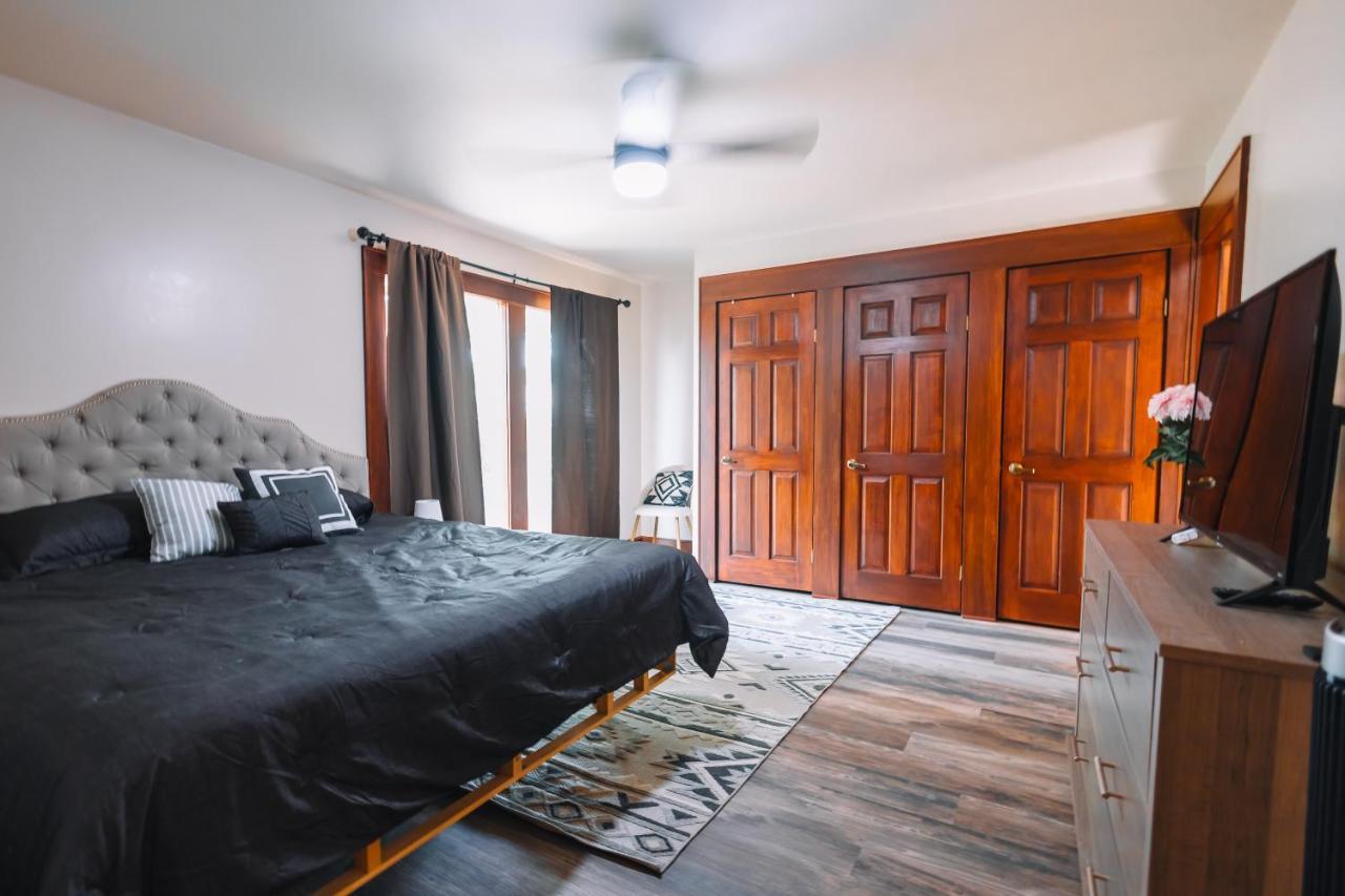 Downtown Escape Great For Large Families & Groups Villa Sugarcreek Exteriör bild