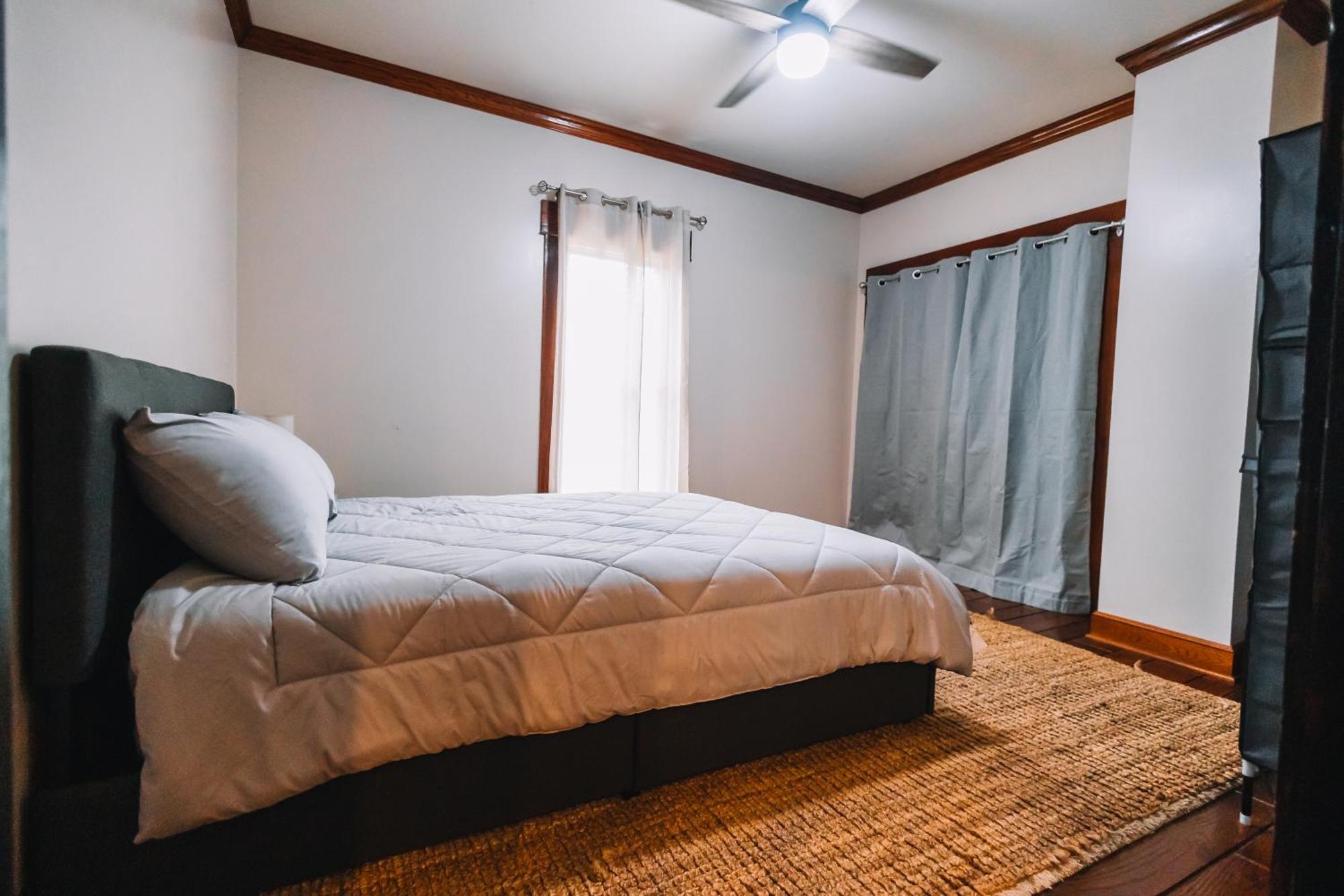Downtown Escape Great For Large Families & Groups Villa Sugarcreek Exteriör bild