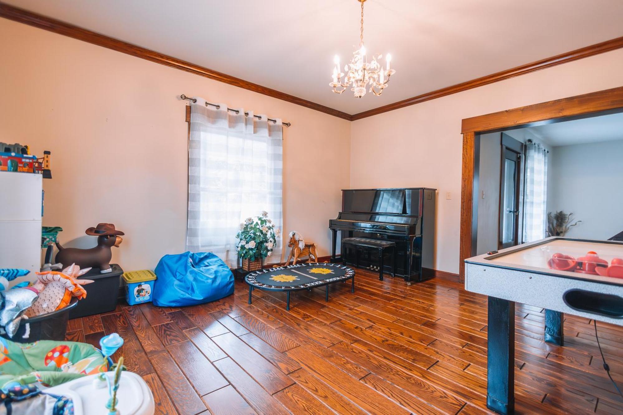 Downtown Escape Great For Large Families & Groups Villa Sugarcreek Exteriör bild
