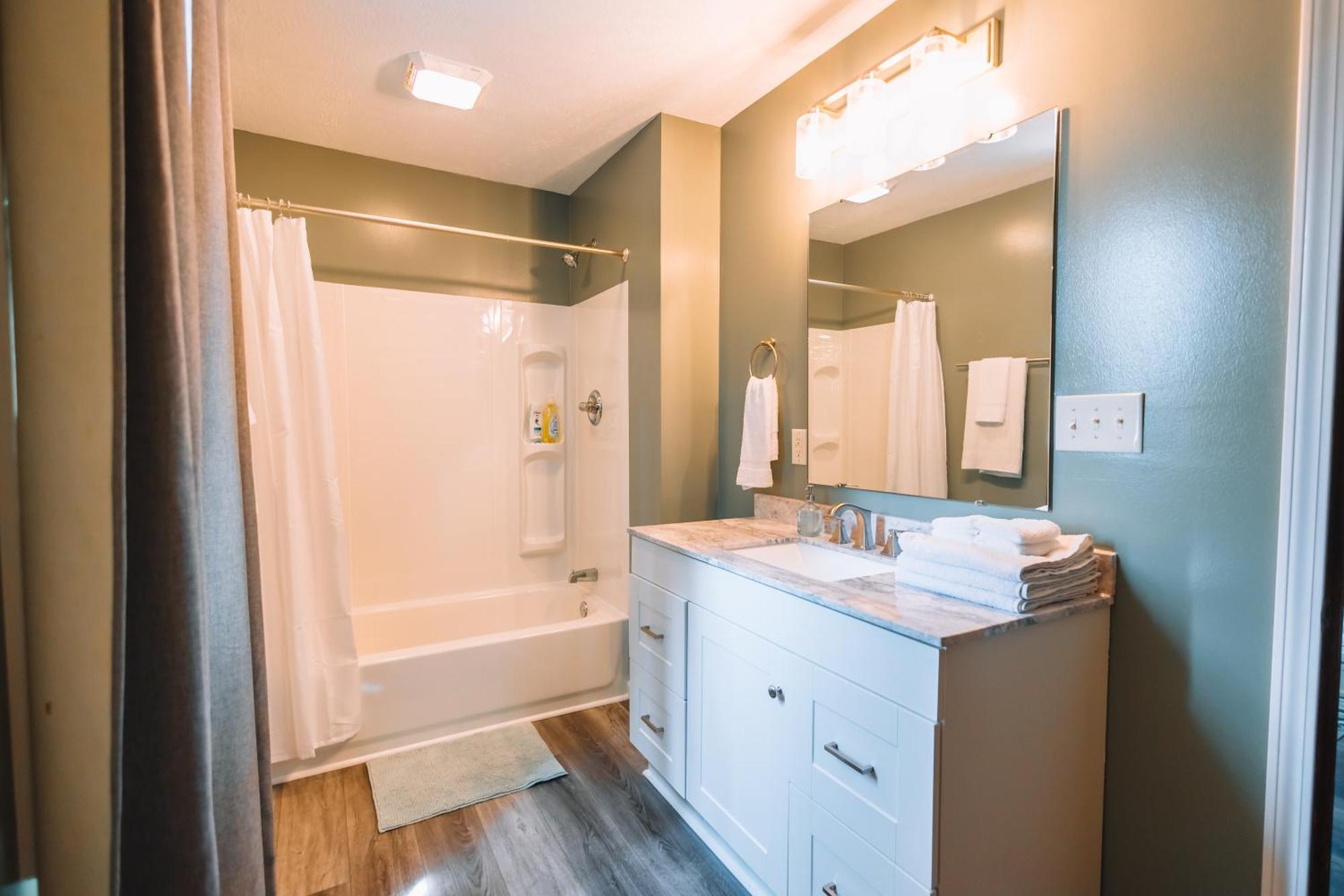 Downtown Escape Great For Large Families & Groups Villa Sugarcreek Exteriör bild
