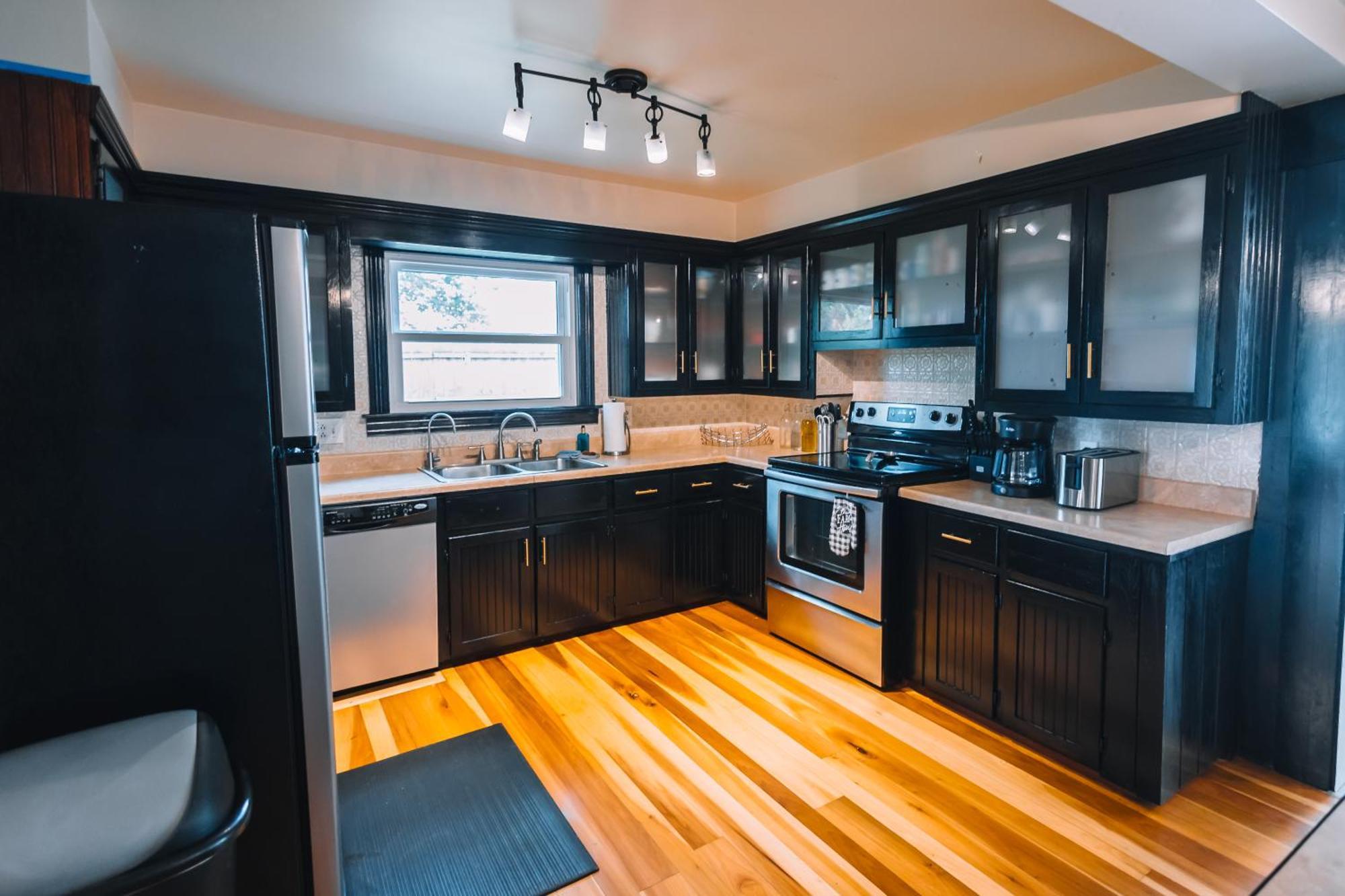 Downtown Escape Great For Large Families & Groups Villa Sugarcreek Exteriör bild